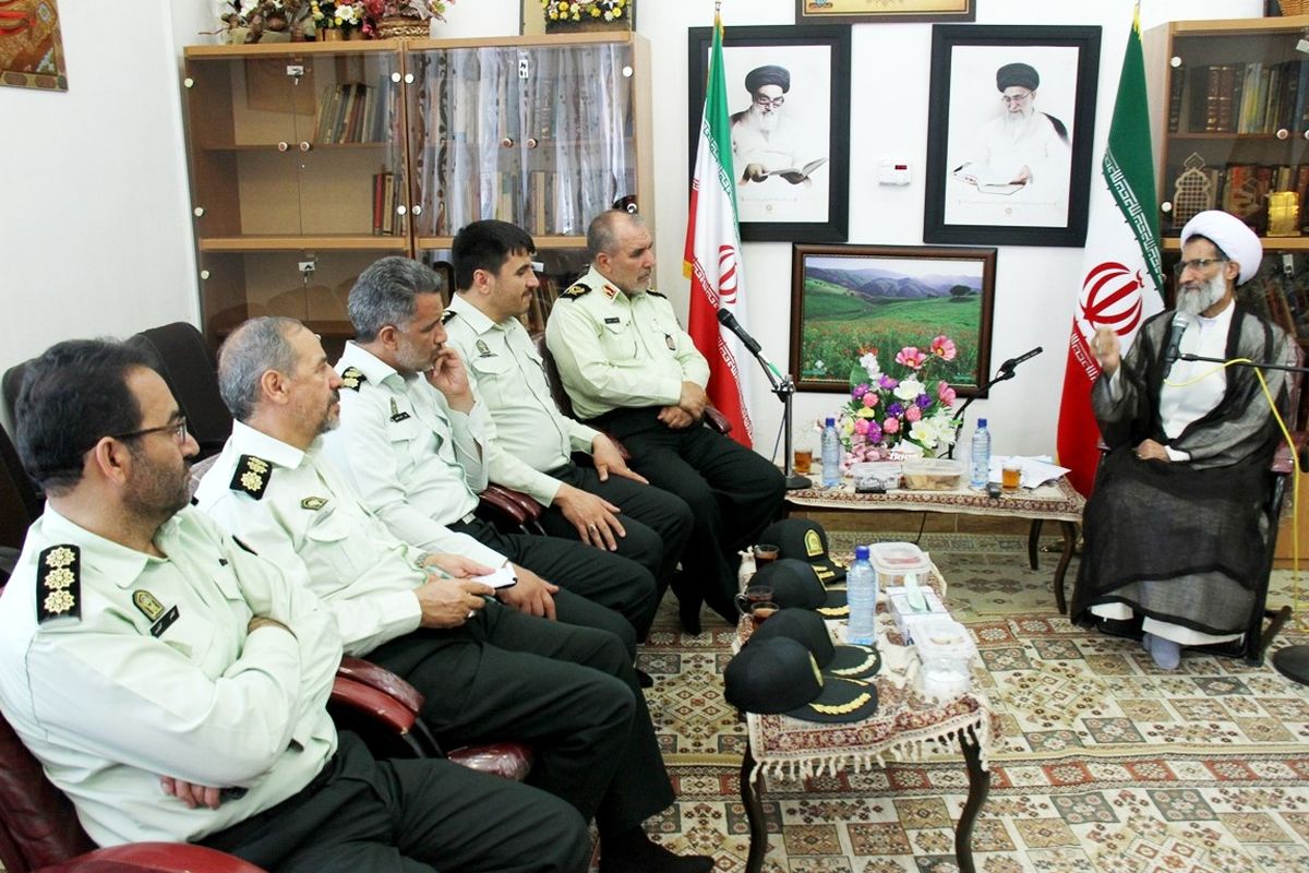 توجه نیروی انتظامی به  صلابت و رأفت به موقع و بهنگام / حفظ عفت عمومی جامعه از وظایف مهم نیروی انتظامی