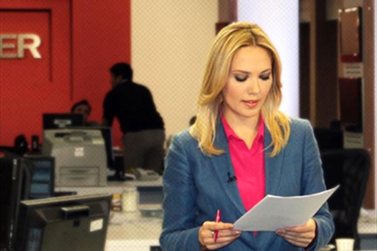 صورت کودتاگری که مجری زن تلویزیون ترکیه را گروگان گرفته بود