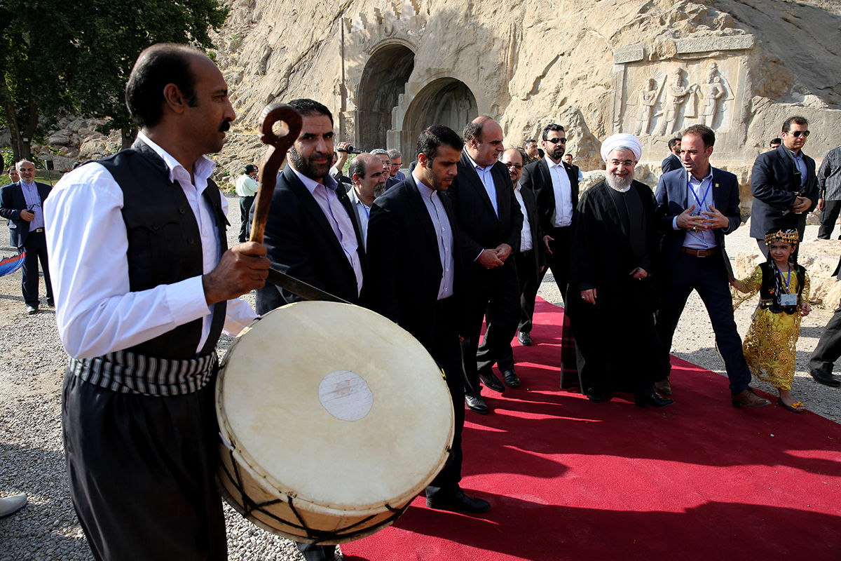 بازدید رییس جمهوری از مجموعه تاریخی طاق بستان