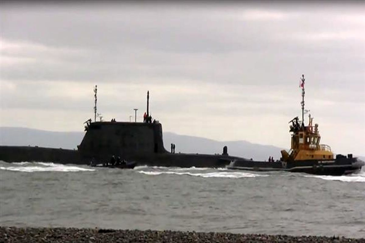 زیردریایی هسته‌ای انگلیس با یک فروند کشتی تجاری برخورد کرد