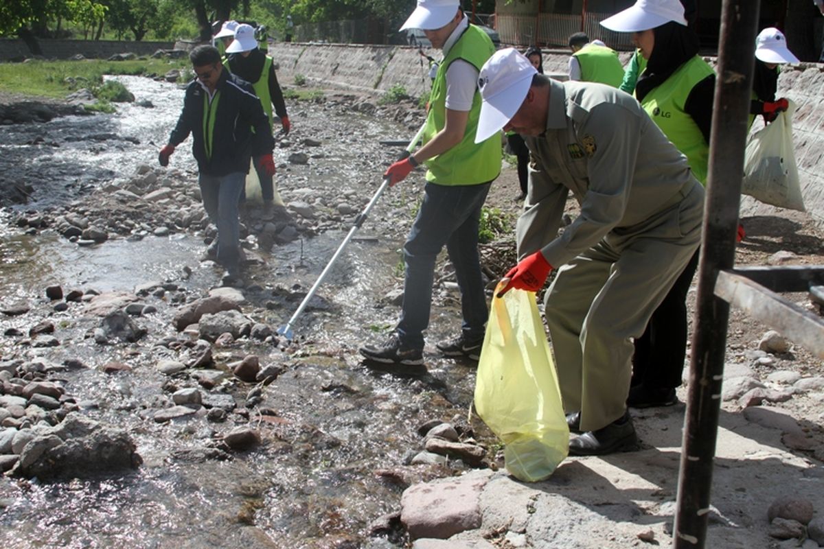 رودخانه کندوان آذربایجان شرقی بصورت نمادین پاکسازی شد