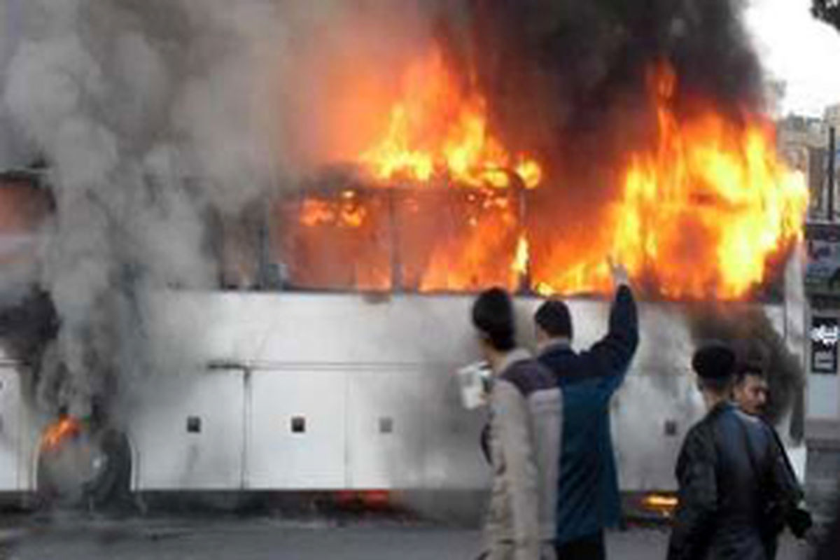 آتش سوزی اتوبوس ولوو با ۴۰ سرنشین