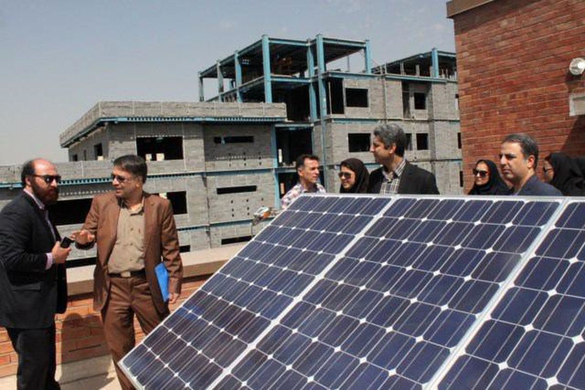 ۱۲ ساختمان و ۱۰ بوستان  شهرداری تهران مجهز به سیستم های خورشیدی و بادی کوچک مقیاس هستند