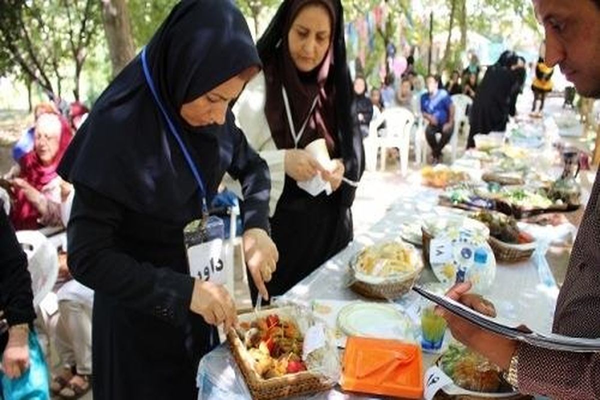 مسابقه آشپزی در منطقه ۱۲ شهرداری کرج برگزار شد