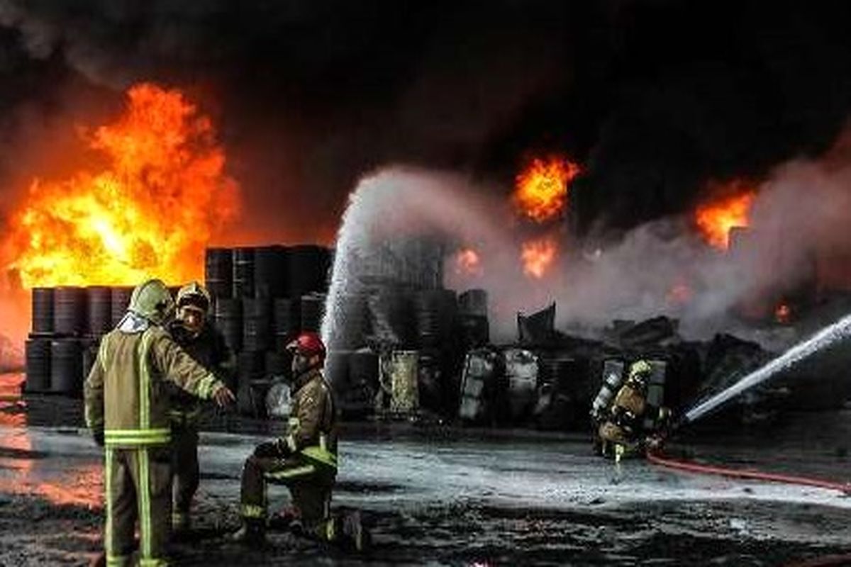 تنها کارخانه ایزوگام شهرستان آبدانان در آتش سوخت