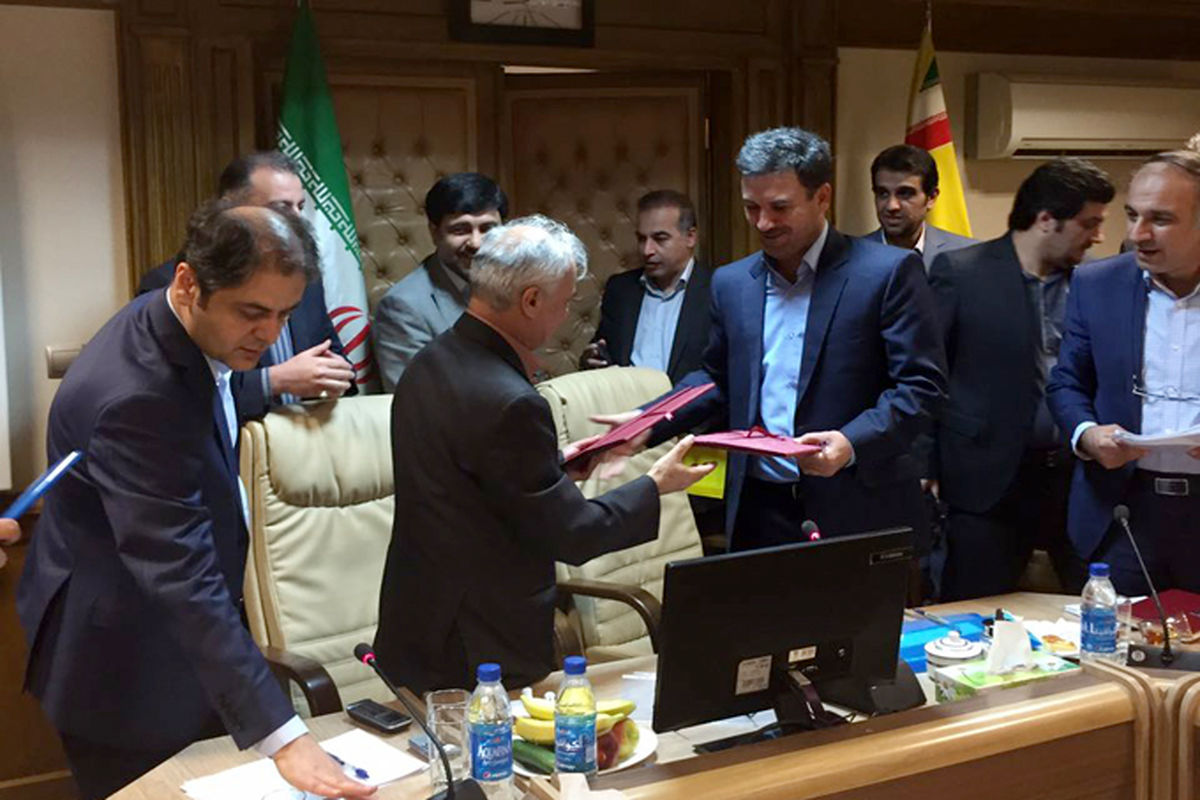 قرارداد تامین مالی خط انتقال آب شهر ملکشاهی به امضاء رئیس بانک پارسیان و شرکت مهندسی آب و فاضلاب کشور رسید