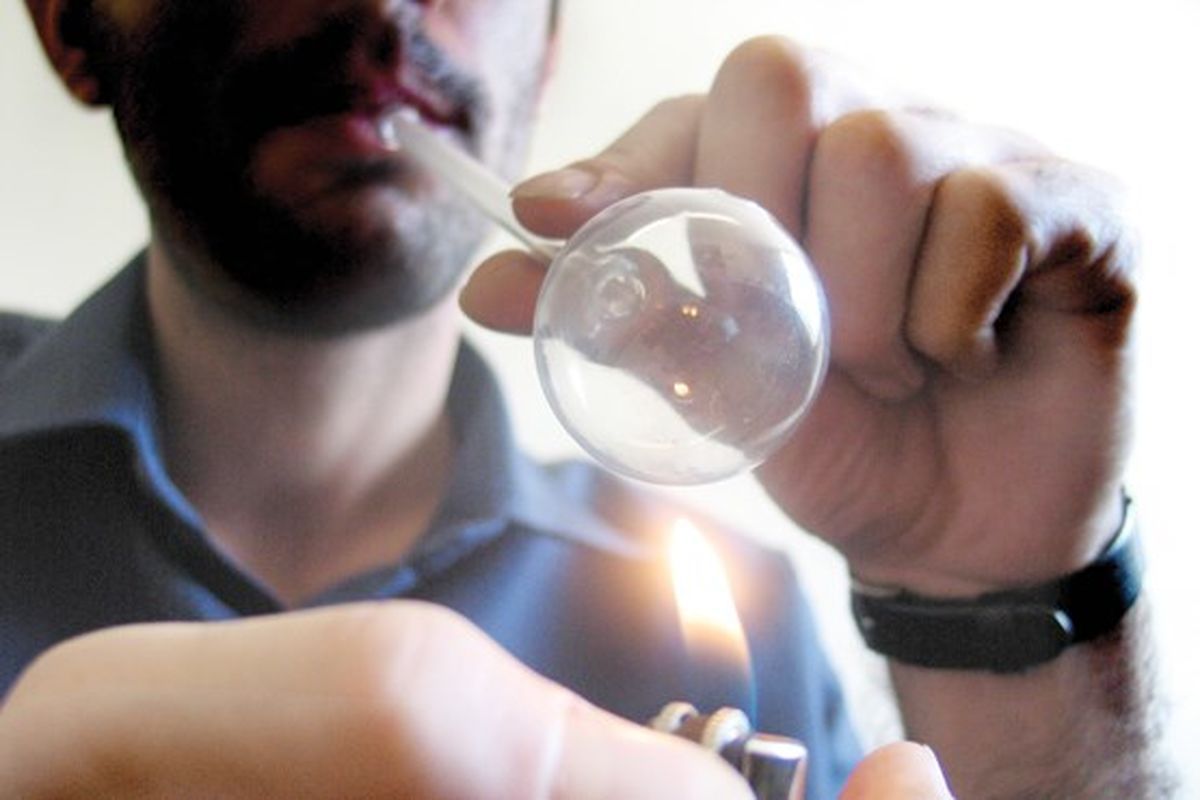 به طور میانگین  ۳۵۰ هزار نفر در کشور  شیشه مصرف می کنند / شیوع  مصرف ماده مخدر گُل بین جوانان و نوجوانان