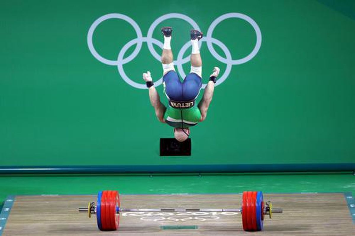 ابراز شادمانی وزنه‌بردار لیتوانیایی از کسب مدال برنز