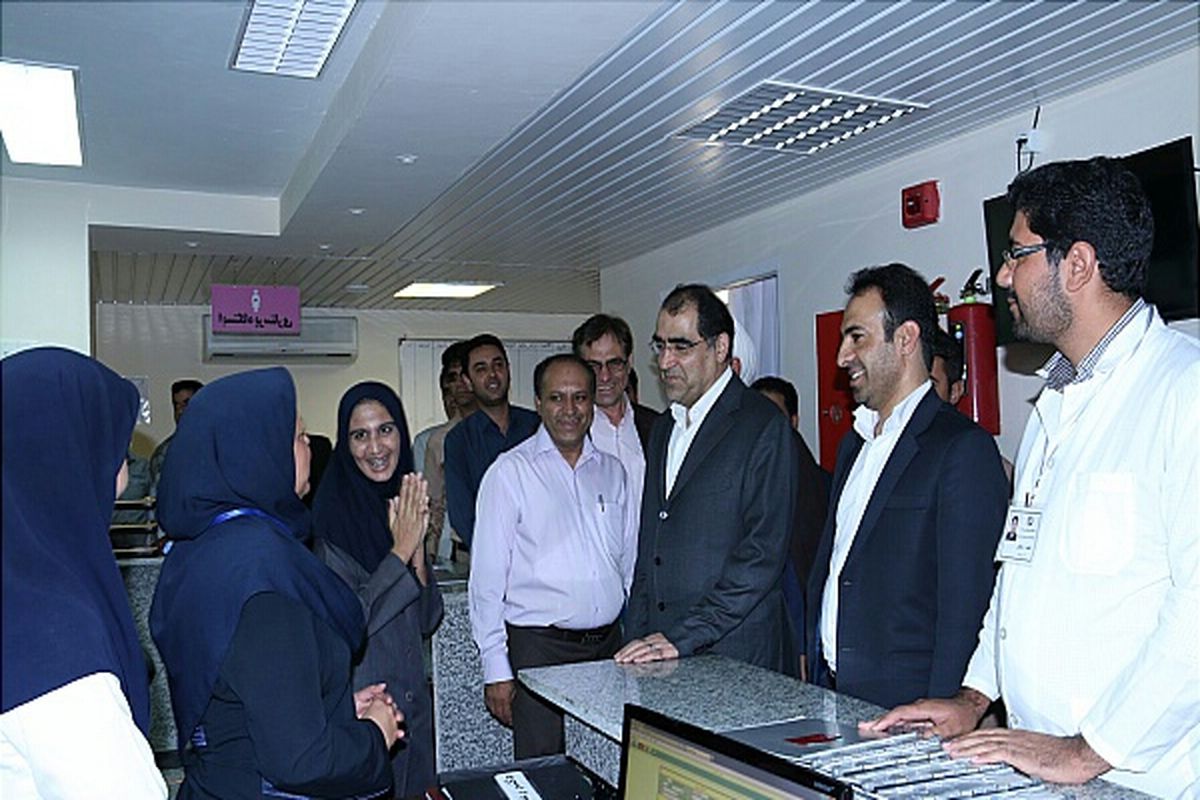 بازدید وزیر بهداشت از بیمارستان امام حسین(ع) شهرستان ارزوئیه