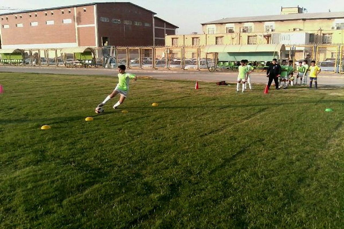 فستیوال مدارس فوتبال شهر کرد و فارس برگزار شد