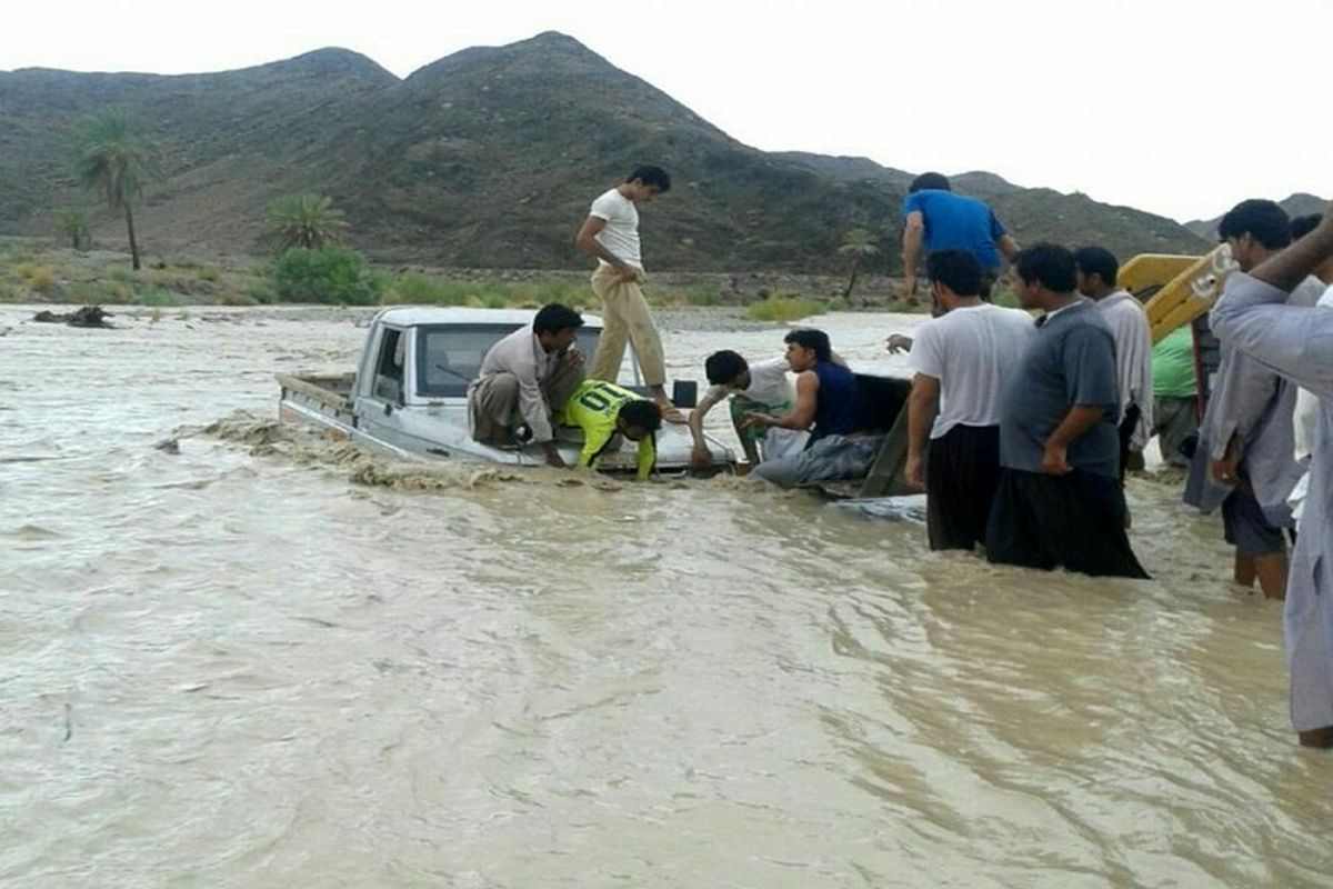افزون بر ۲۰ نفر از شهروندان ایرانشهری از خطر سیلاب نجات یافتند