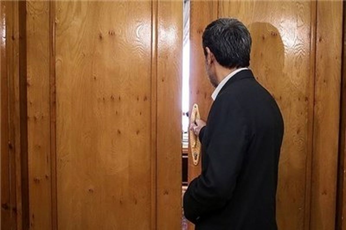 ممانعت از ورود خبرنگاران به جلسه احمدی نژاد در مشهد