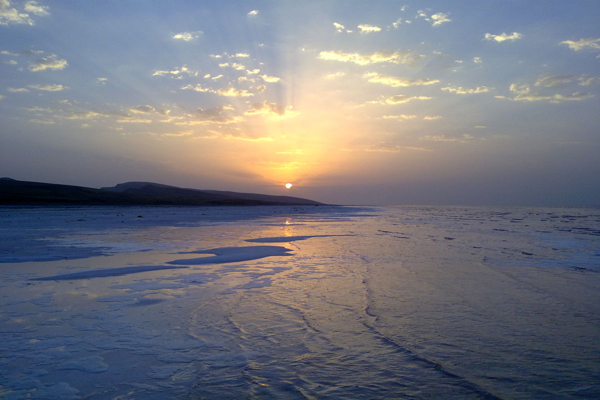 تداوم خشک شدن دریاچه ارومیه باعث تبدیل ۲۰۴ هزار هکتار اراضی به شوره زار می شود