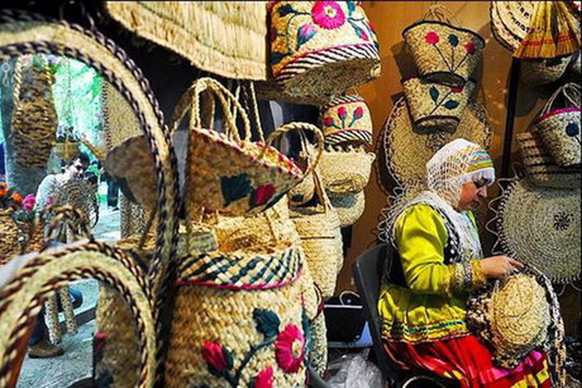 افتتاح نخستین نمایشگاه سراسری صنایع دستی در انزلی