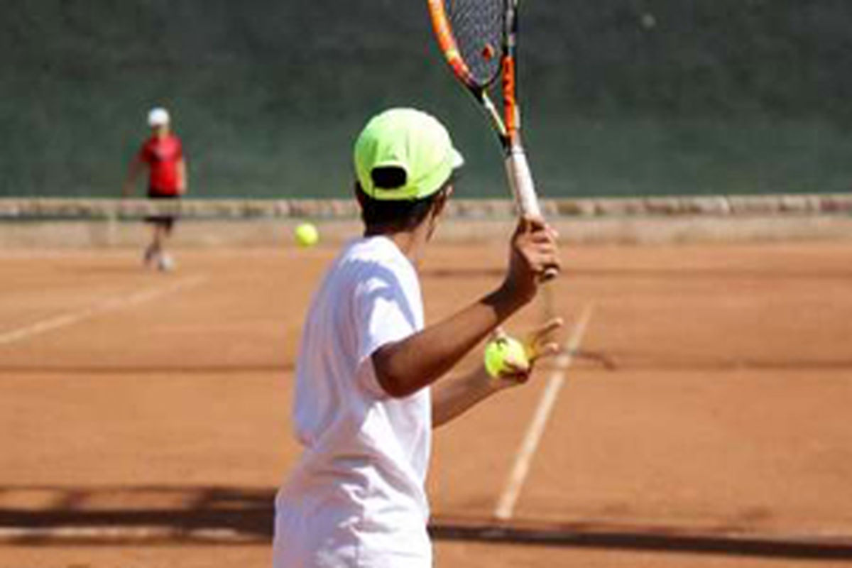 مسابقات تنیس خاکی نوجوانان کشور در شهرکرد