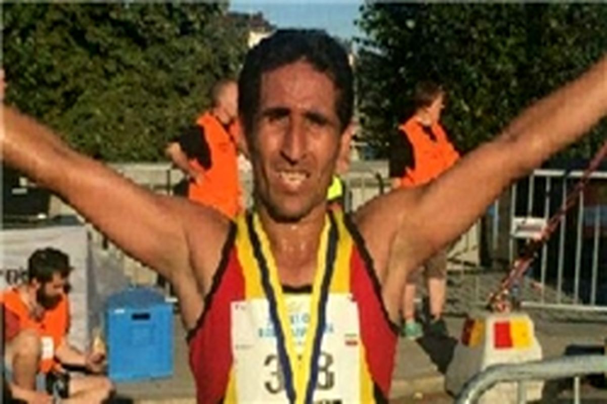 دونده قهرمان قزوینی مدال خود را به شهدای حرم تقدیم کرد