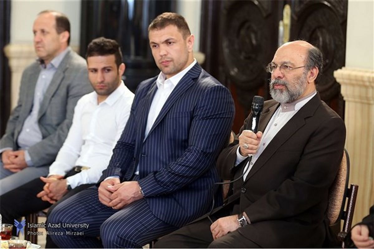 ادامه تحصیل رایگان و دعوت از دانشجویان قهرمان مدال‌آور المپیک برای همکاری با دانشگاه آزاد اسلامی/ افزایش بودجه ورزش دانشگاه در سال آینده/ قهرمانان المپیک سرمایه‌های ملی ایران برای توسعه ورزش کشور هستند