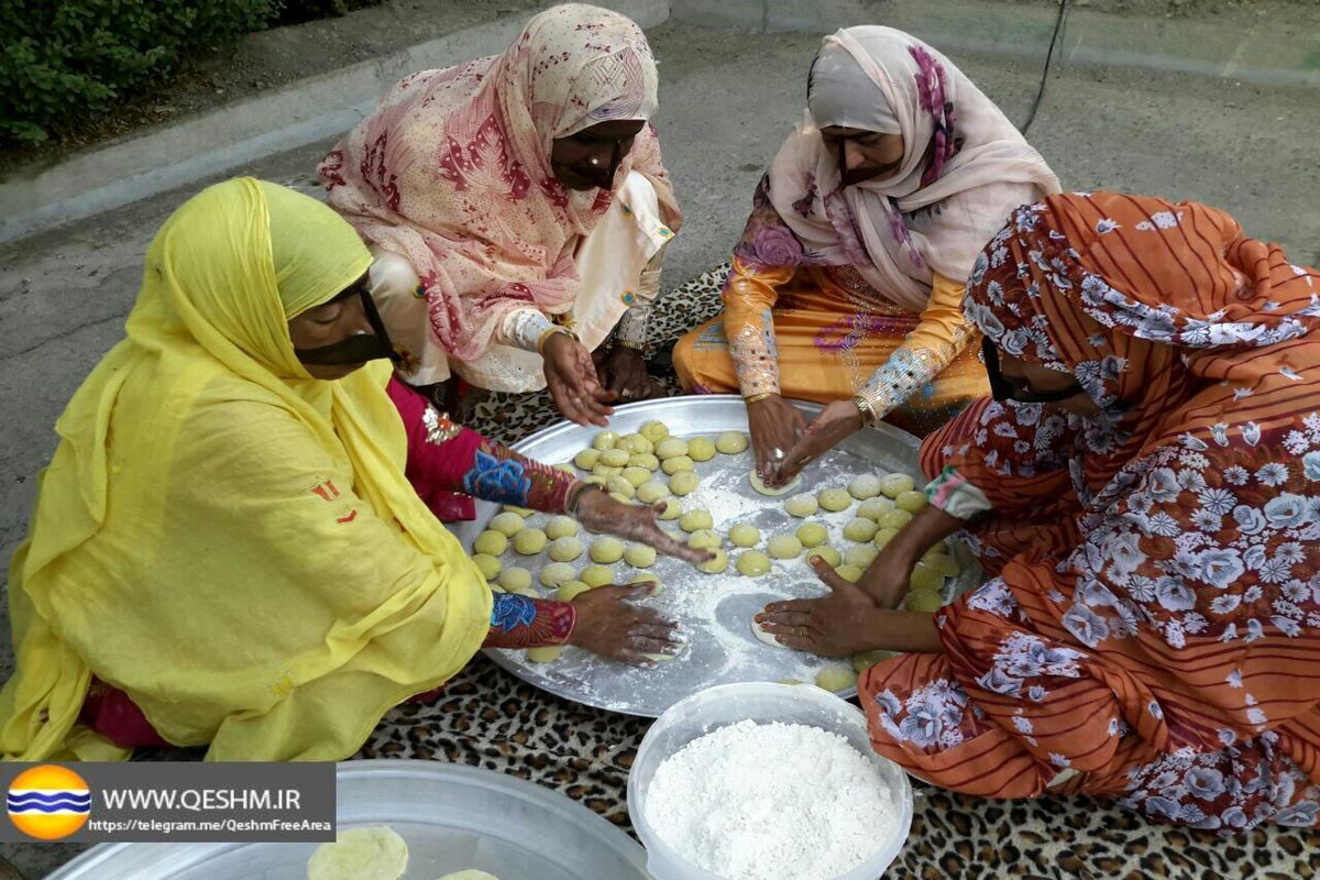 استقبال تهرانی ها از سفره عید قربان مردم قشم/طبخ غذاهای جزیره در نمایشگاه زنان و تولید ملی
