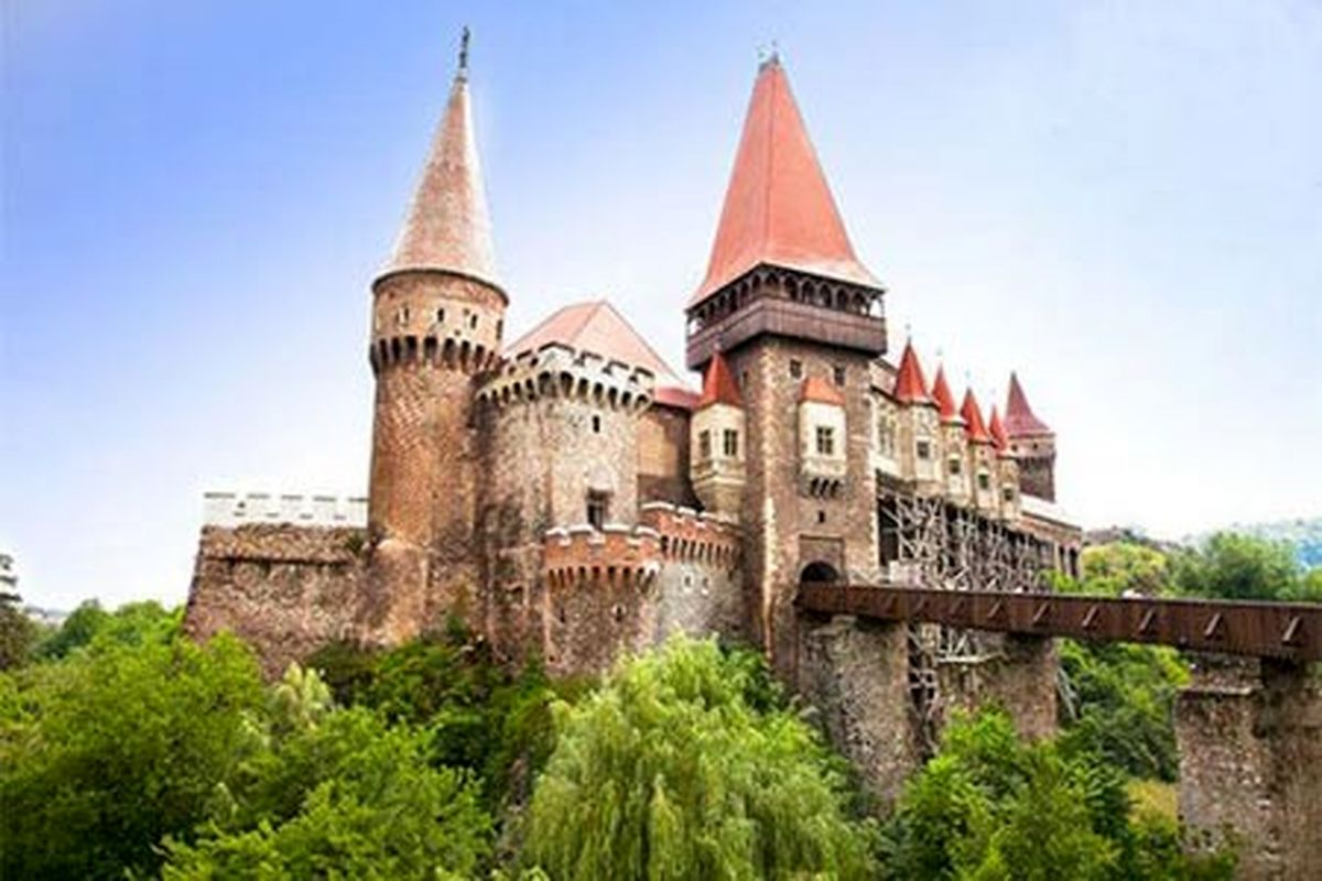 تصاویری جالب از ساخت قلعه‌‌ای به سبک قرون وسطی