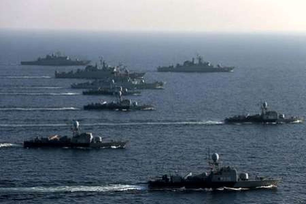 بزرگترین رژه دریایی نیروهای مسلح در بندر عباس برگزار شد