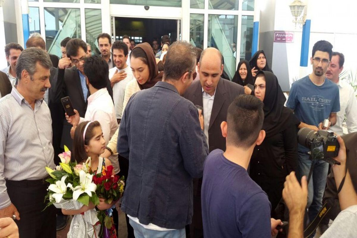 استقبال از اولین بانوی ایرانی مدال آور المپیک در فرودگاه بین المللی تبریز