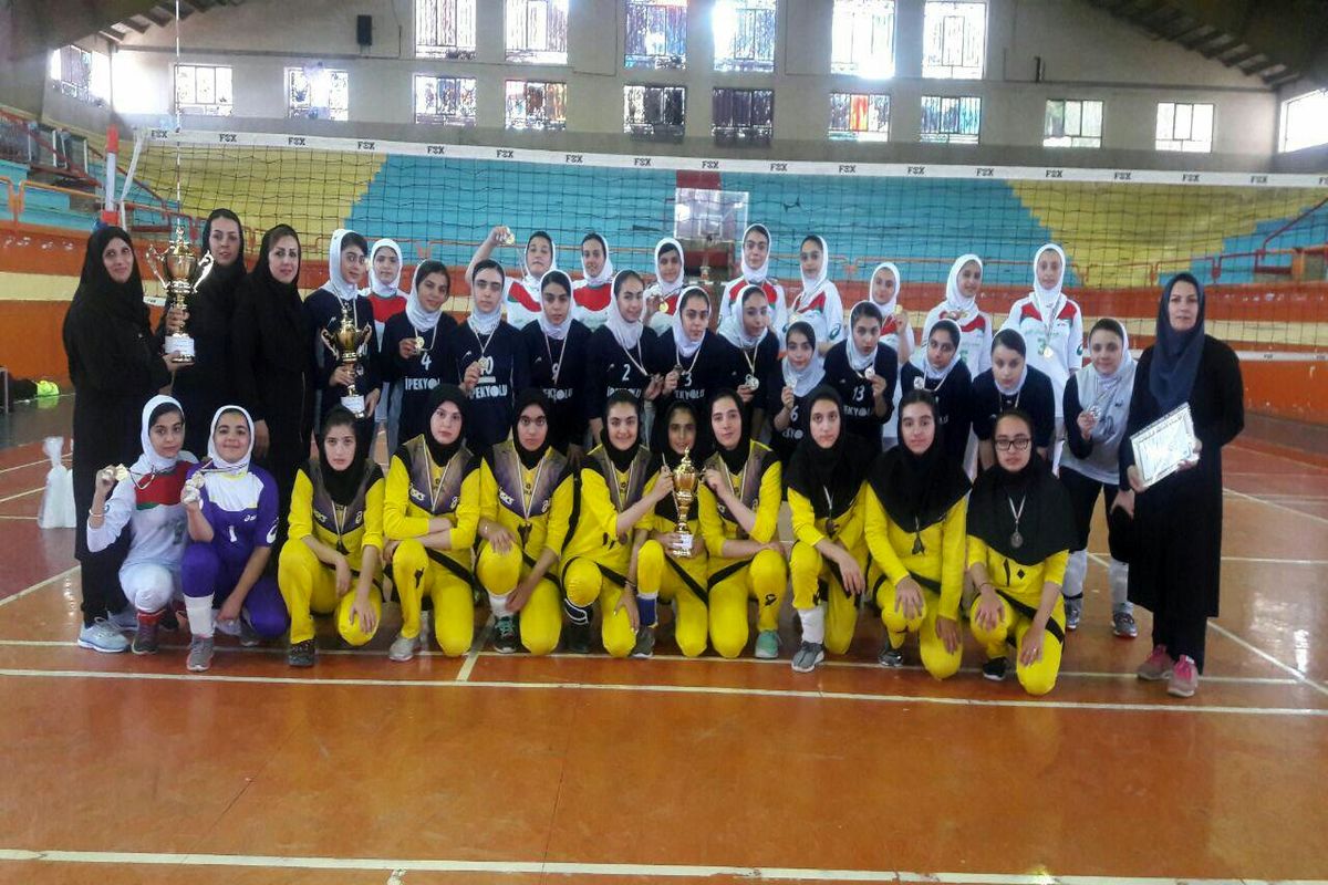 قهرمانی خوی در مسابقات والیبال نوجوانان بانوان آذربایجان غربی