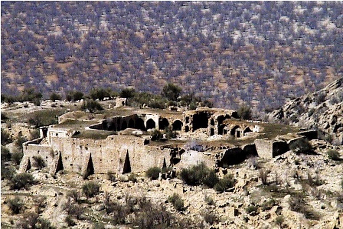 کارونسرای میان کتل- کازرون