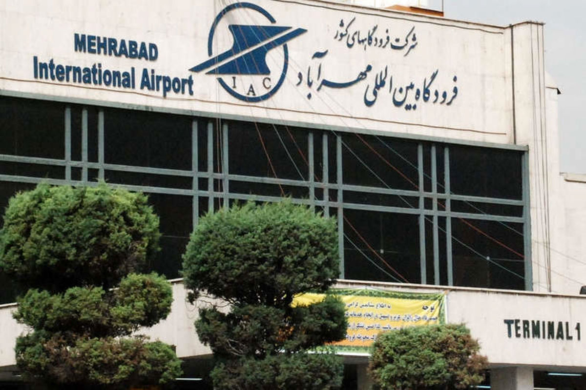 برخورد خودرو با هواپیما در فرودگاه مهرآباد