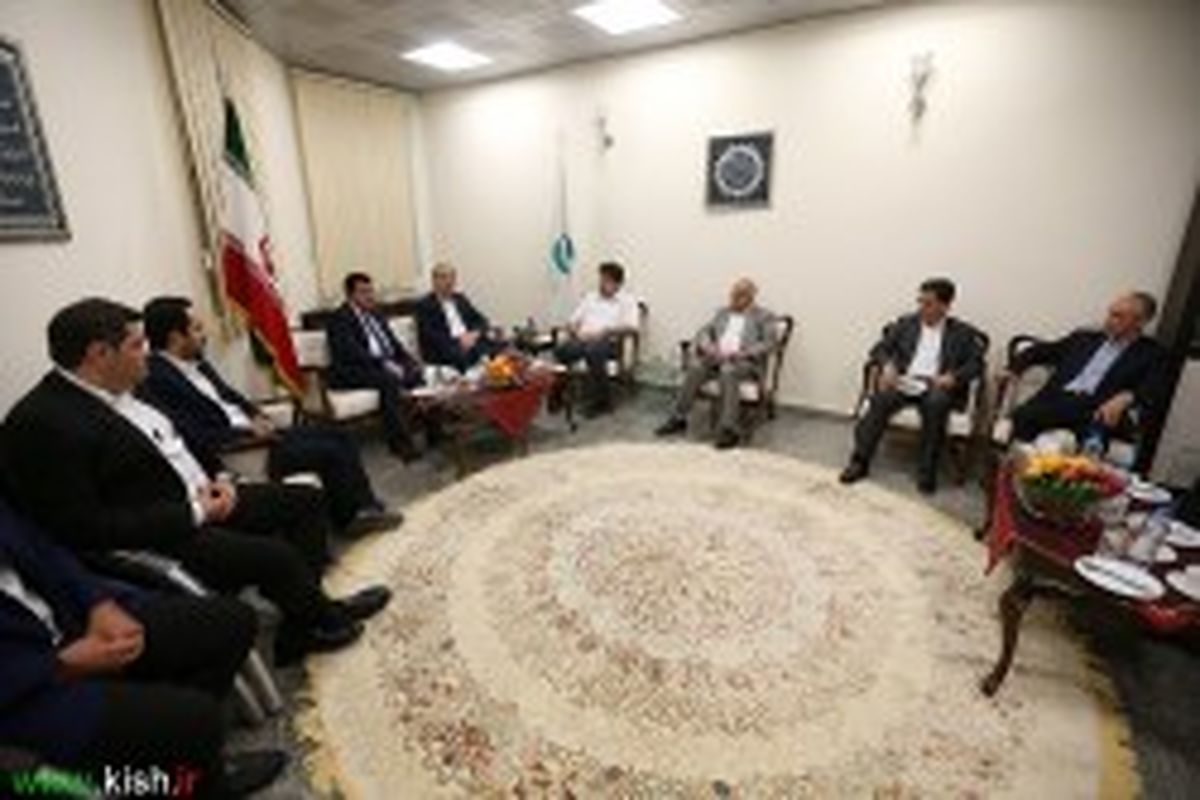 نشست تولیدکنندگان و واردکنندگان محصولات غذایی با دکتر مونسان