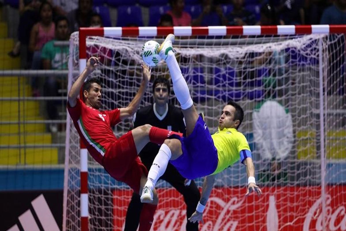 بهترین داور جهان بازی ایران را سوت می‌زند