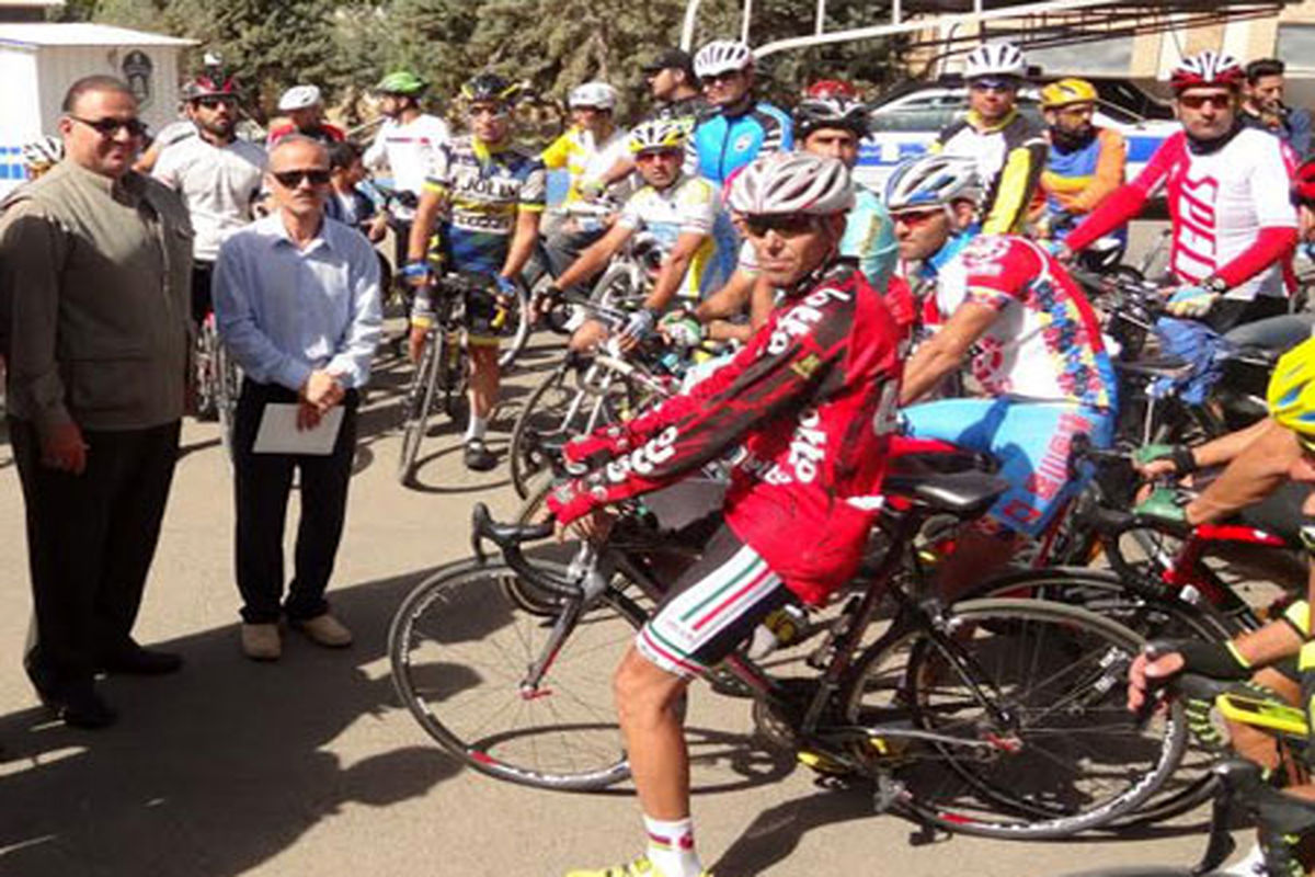 رقابت نمادین ۱۰۰ دوچرخه سوار کرجی در هفته نیروی انتظامی