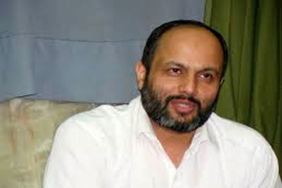 اقامه نماز جماعت ظهر عاشورا به امامت آیت الله رئیسی در چهارراه شهدا