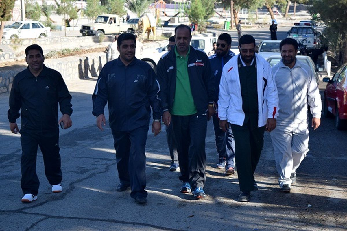 همایش پیاده روی بمناسبت هفته دفاع مقدس در زاهدان برگزار شد