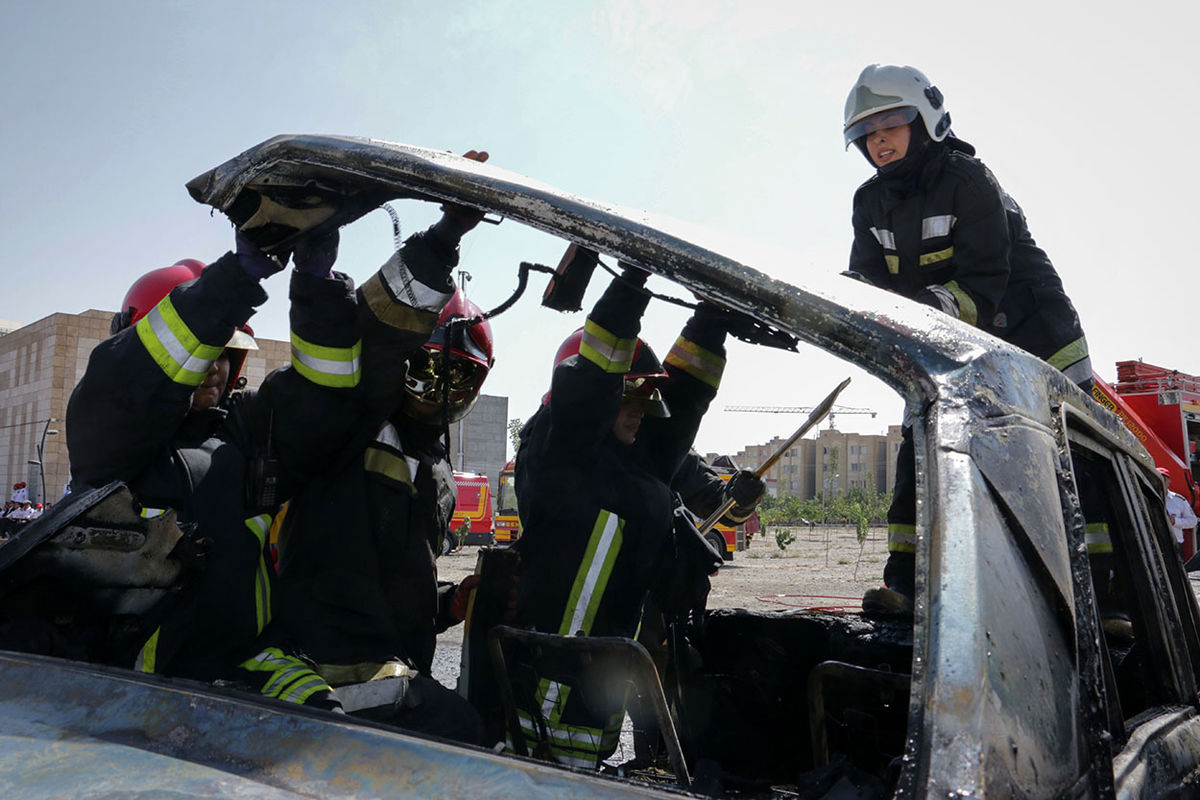 مانور بزرگ ایمنی و آتش نشانی با حضور یکصد و بیست آتش نشان مشهدی