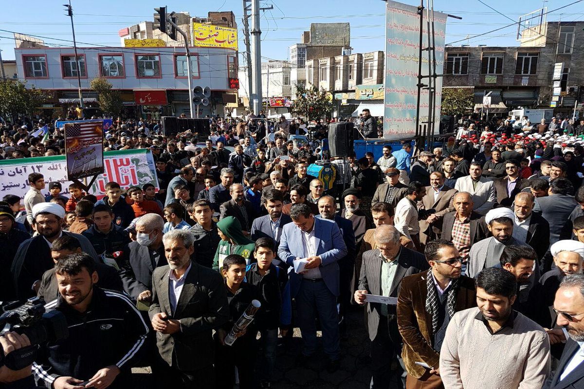 راهپیمایی ۱۳ آبان در شهرستان قرچک برگزار شد