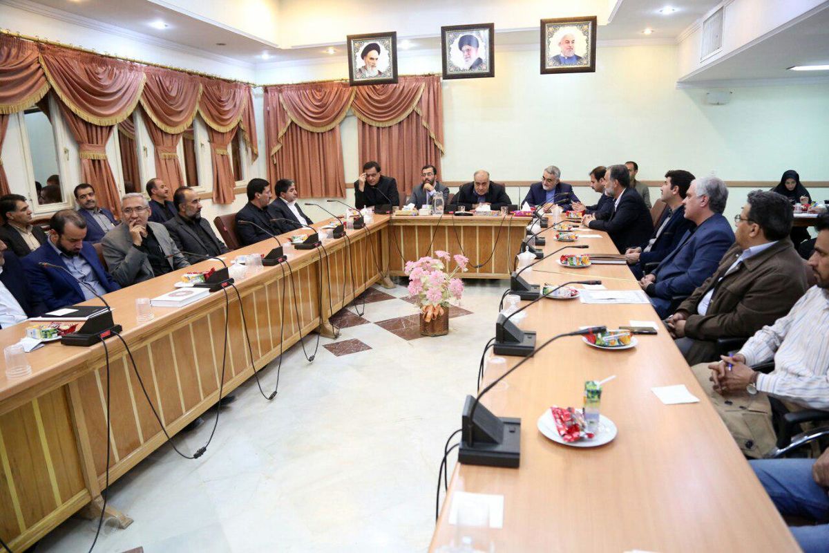 دریافت تسهیلات ۵۰ میلیارد تومانی برای نساجی بروجرد / تسریع انجام تملک اراضی خطوط ریلی راه‌آهن بروجرد