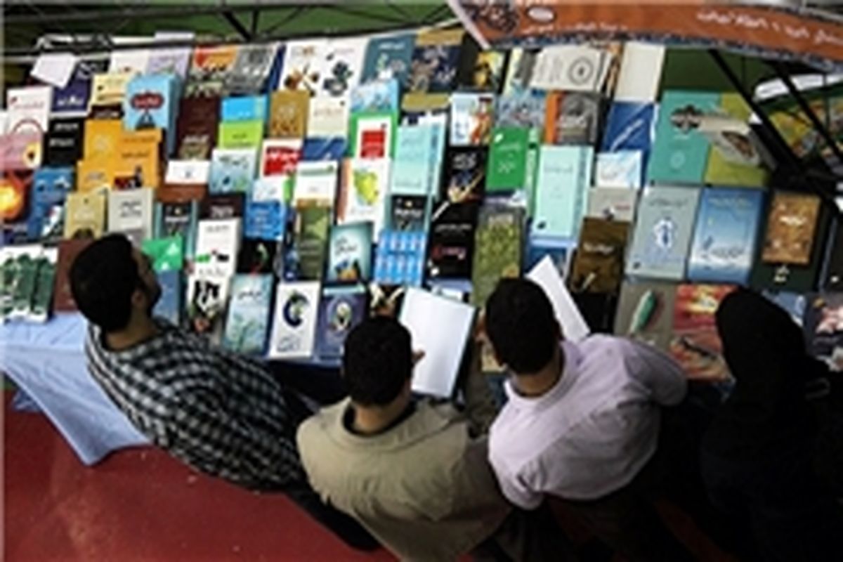 نمایشگاه کتاب ویژه اربعین حسینی در کتابخانه عمومی امام رضا(ع) مهران برپاشد