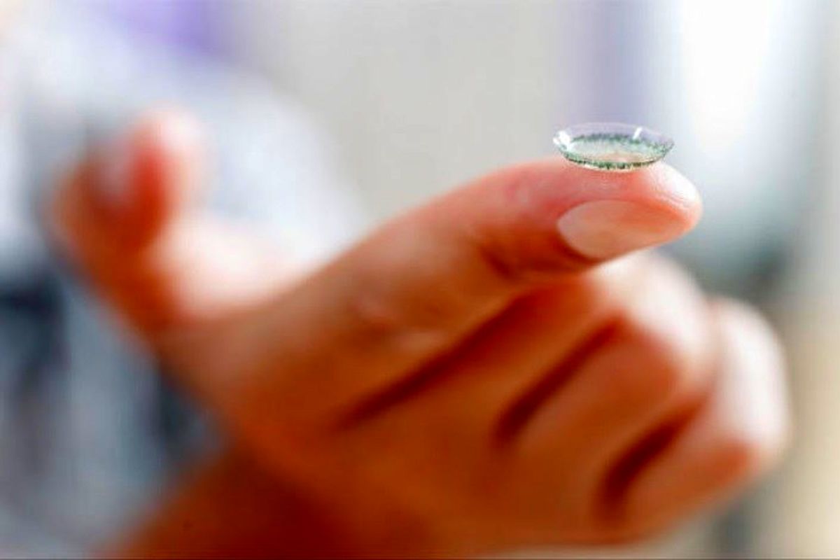 انتقاد از فروش لنز چشمی در آرایشگاه‌ها