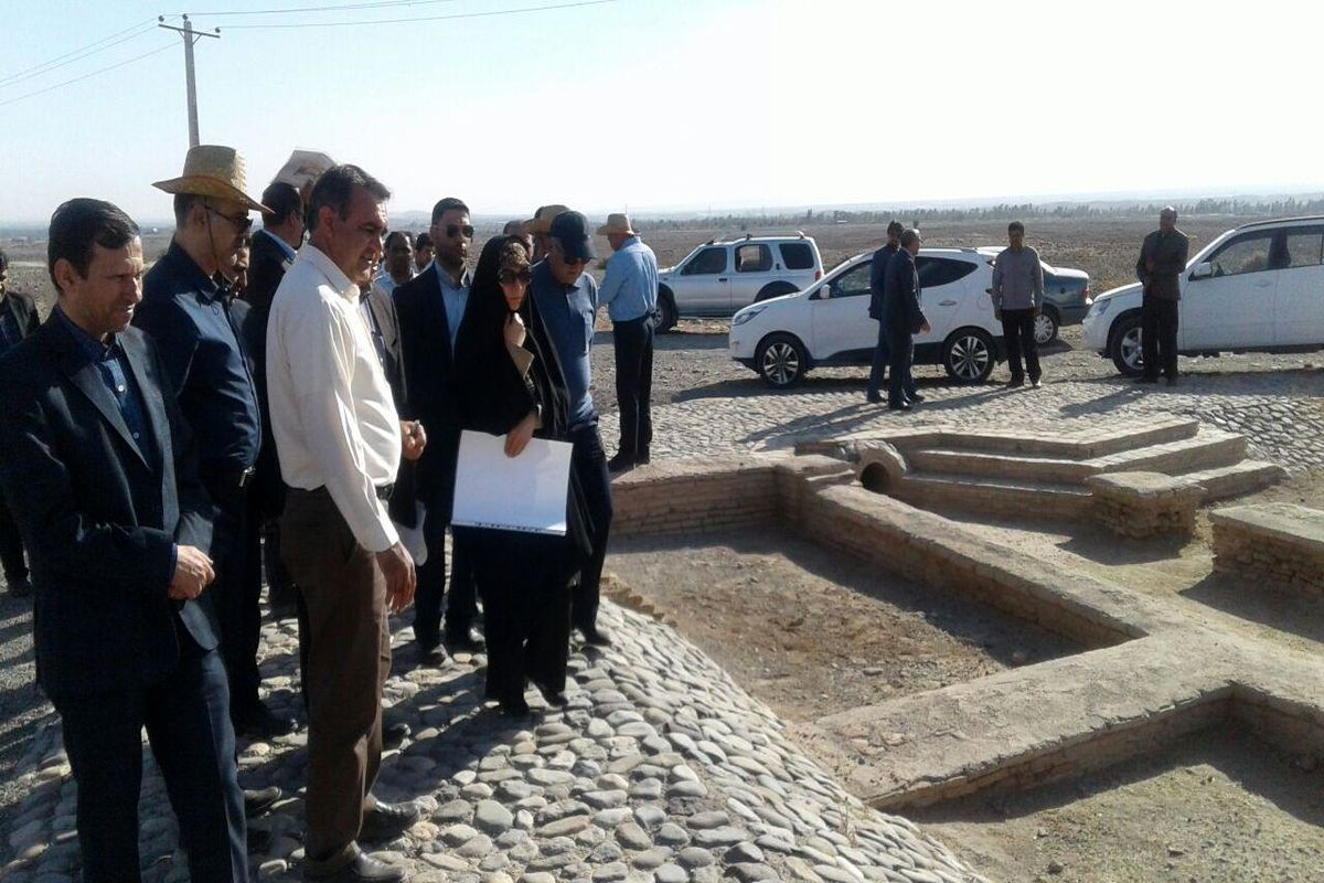 رئیس سازمان میراث فرهنگی کشور از محوطه های باستانی جیرفت بازدید کرد