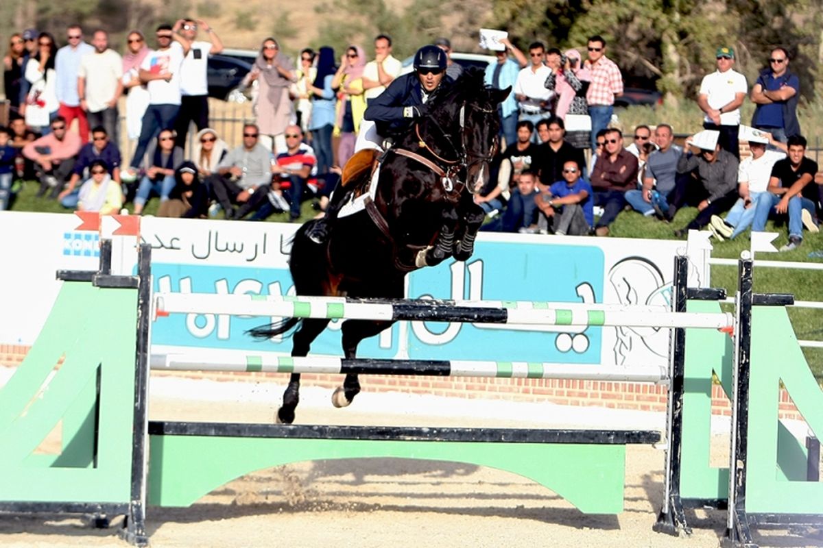 زرقان میزبان یازدهمین دوره مسابقات پرش با اسب استان