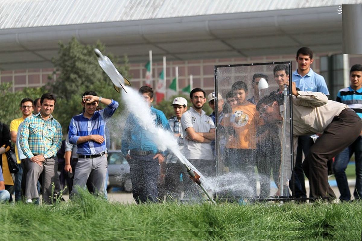 برگزاری مسابقات موشک های آبی دانش آموزی در شیراز