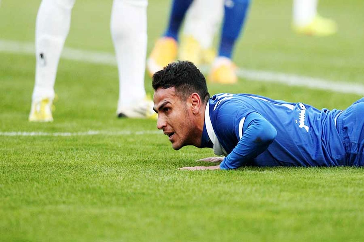 حضور کریمی با ماسک در تمرین استقلال+عکس