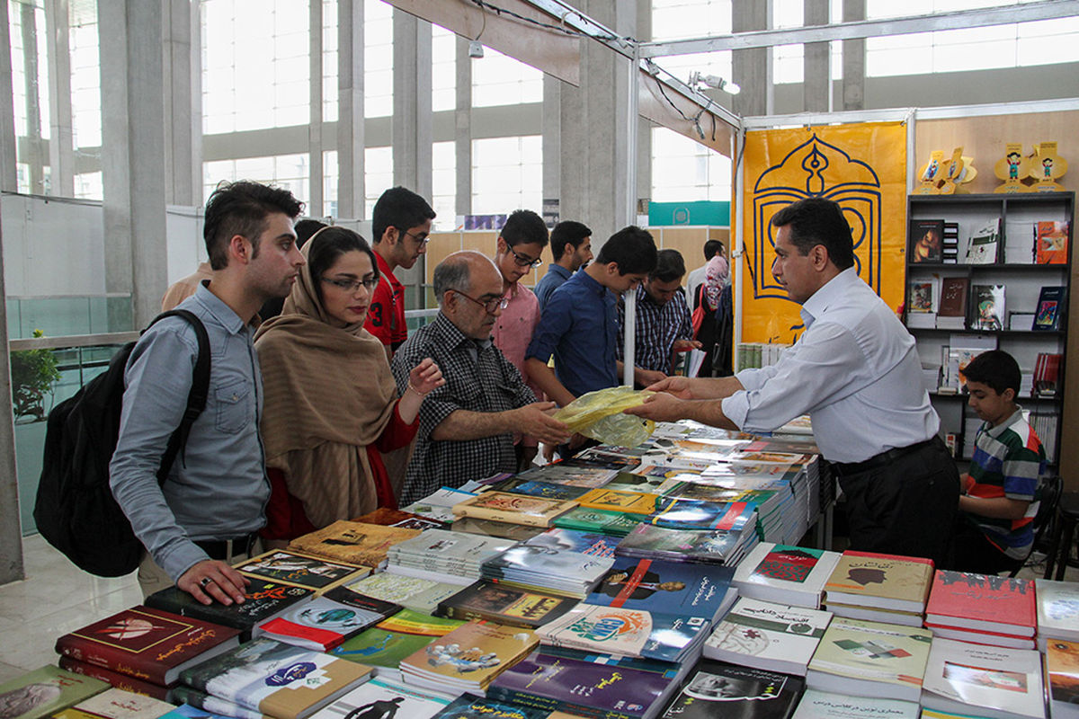 بهره مندی دوستداران کتاب از۳.۷میلیارد ریال بن تخفیف نمایشگاه گلستان