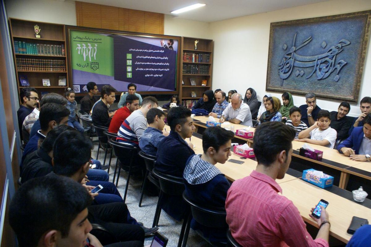 نخستین جلسه از سلسله کارگاه های تخصصی موسیقی در حوزه هنری استان با موضوع ریتم در موسیقی لرستان