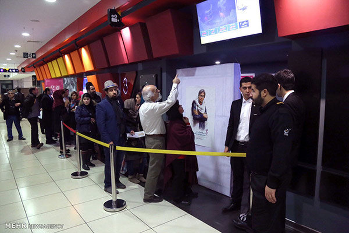 بیش از ۷۷ میلیون ایرانی در سال ۶۴ به سینما رفتند/ فروش ۵۶۲ میلیونی