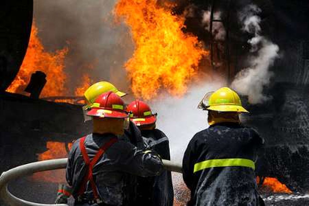 مهار به موقع آتش سوزی منزل مسکونی در خیابان سپه