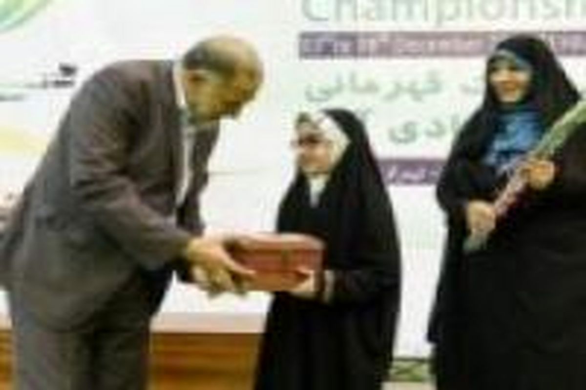 رئیس فدراسیون تیر اندازی از یادگار شهید رضایی نژاد تجلیل کرد
