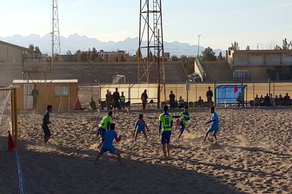 برگزاری تمرینات ملی پوشان بزرگسالان و (ب) فوتبال ساحلی
