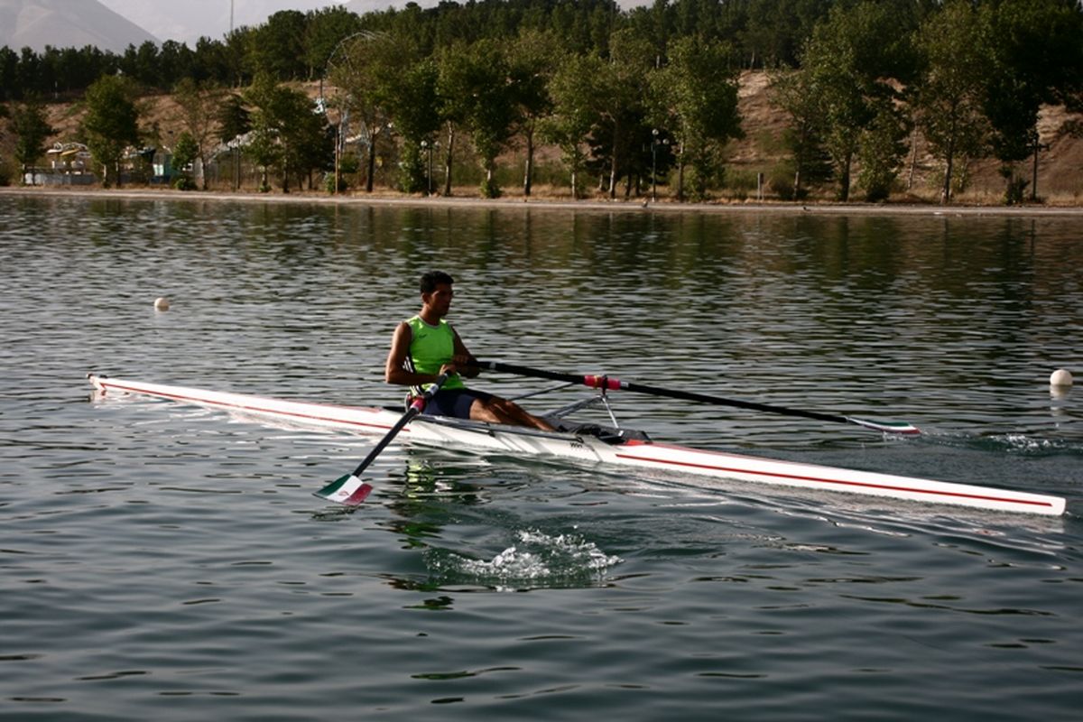 دریاچه زریوار مریوان میزبان ملی پوشان روئینگ مردان است