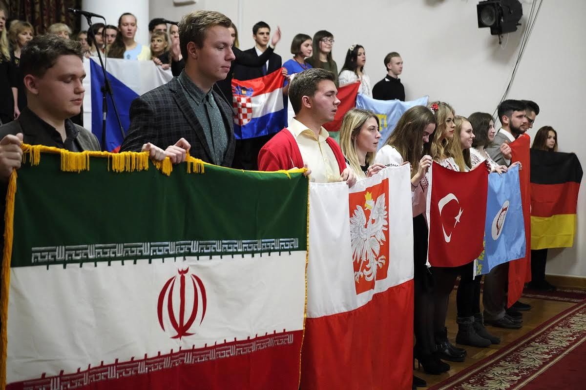 فارسی آموزان دانشگاه ملی اکراین، مترجمان نمایشگاه بین‌المللی ایران اکسپو شدند